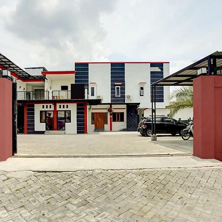 Super Oyo 3702 Homestay Bougenville Syariah Lamongan المظهر الخارجي الصورة