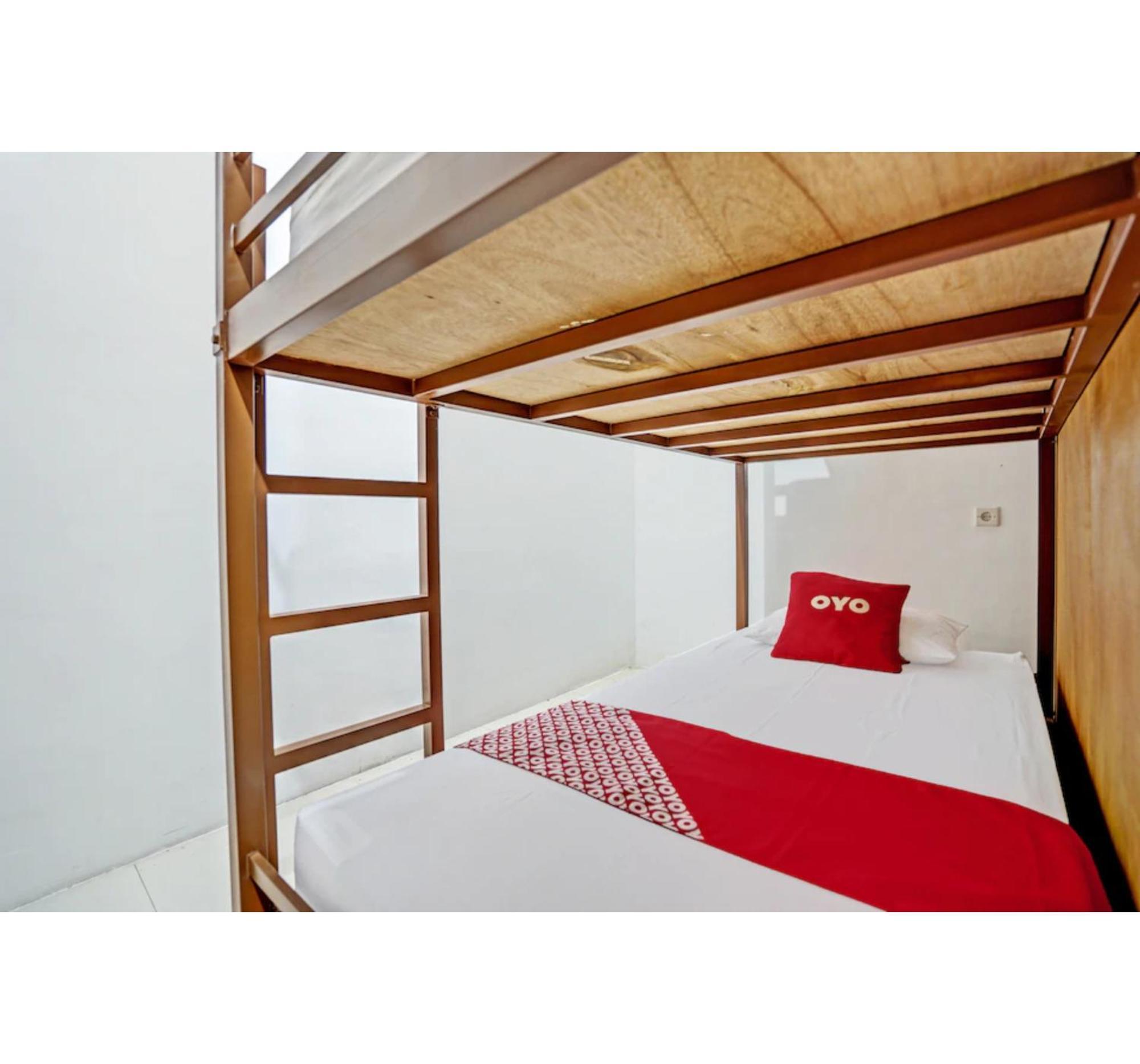 Super Oyo 3702 Homestay Bougenville Syariah Lamongan المظهر الخارجي الصورة