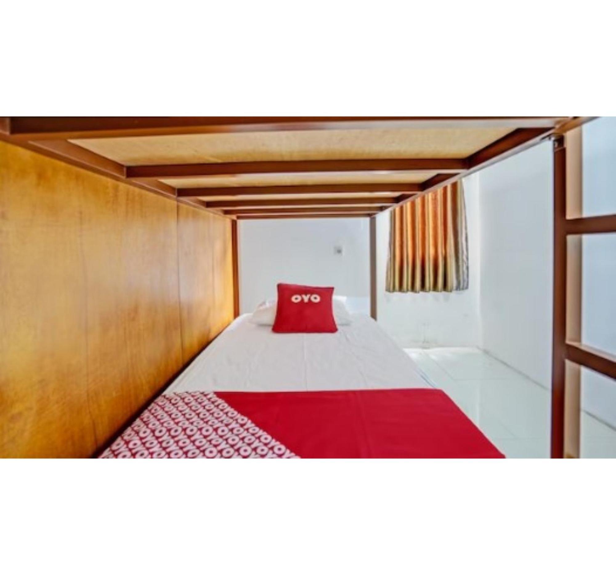 Super Oyo 3702 Homestay Bougenville Syariah Lamongan المظهر الخارجي الصورة