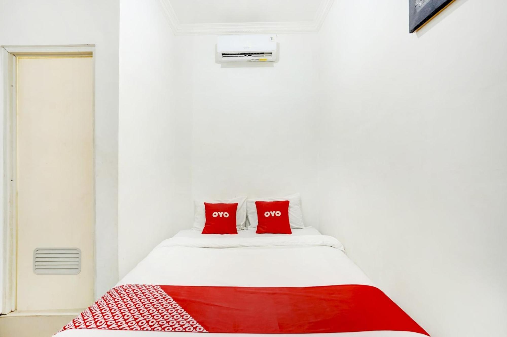 Super Oyo 3702 Homestay Bougenville Syariah Lamongan المظهر الخارجي الصورة