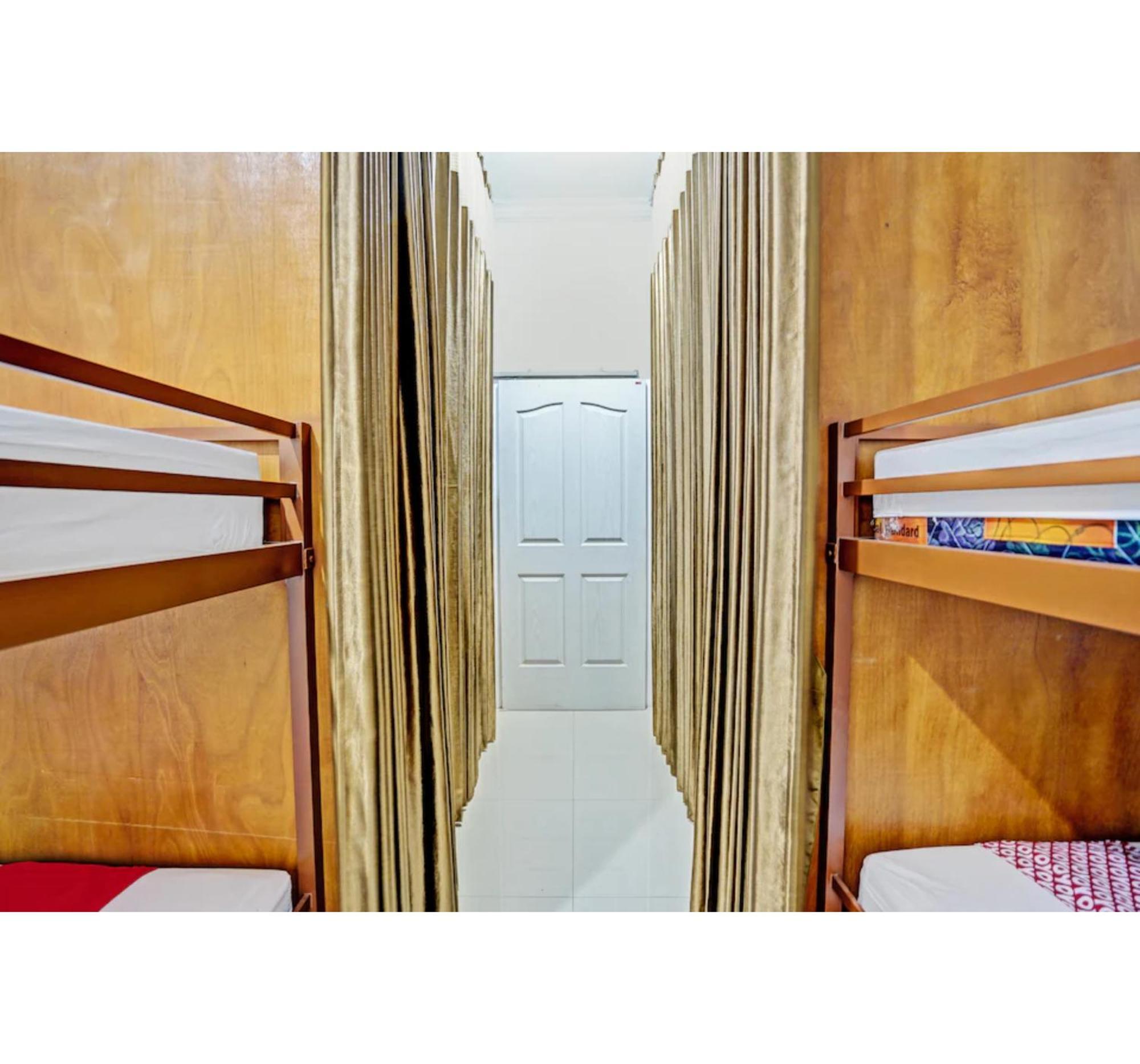 Super Oyo 3702 Homestay Bougenville Syariah Lamongan المظهر الخارجي الصورة
