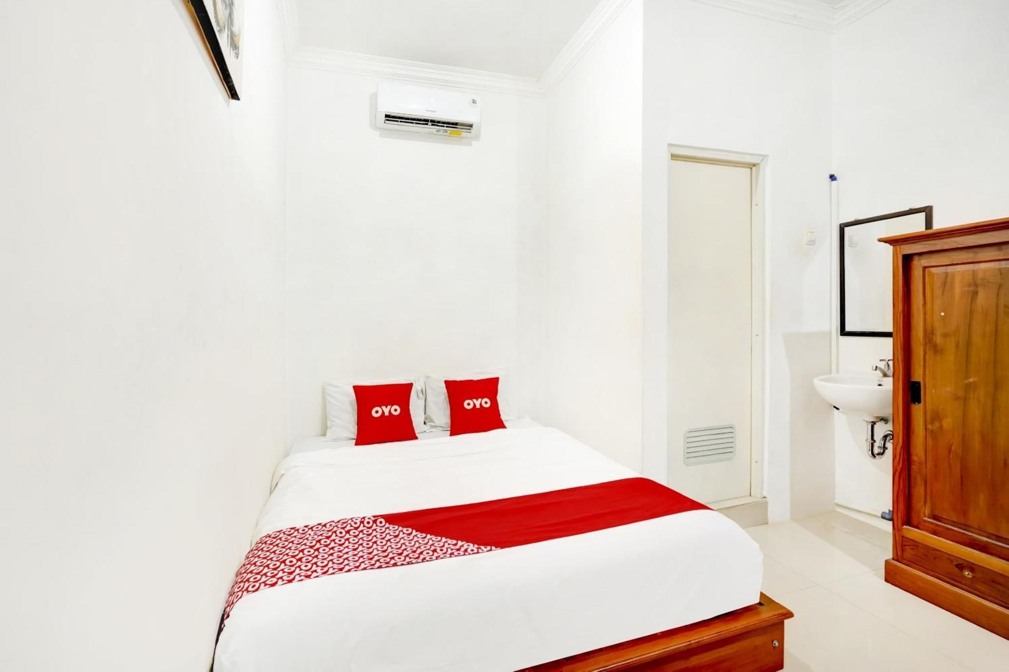 Super Oyo 3702 Homestay Bougenville Syariah Lamongan المظهر الخارجي الصورة
