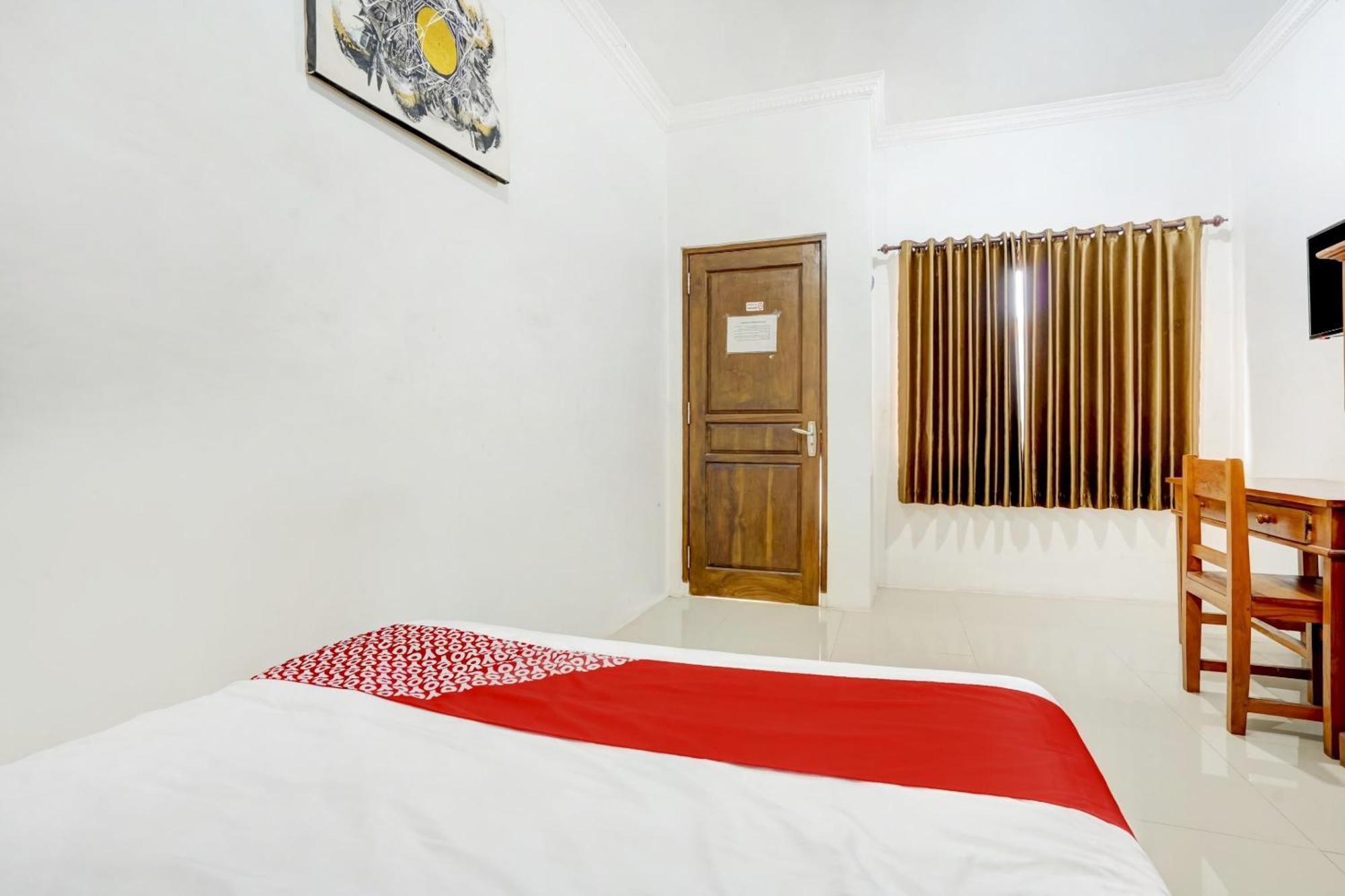 Super Oyo 3702 Homestay Bougenville Syariah Lamongan المظهر الخارجي الصورة