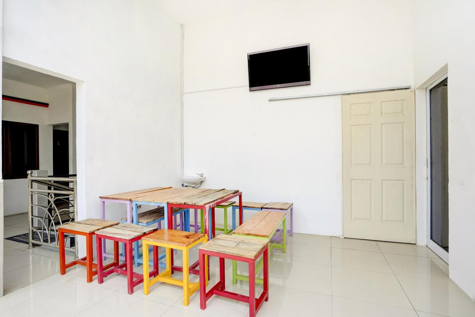 Super Oyo 3702 Homestay Bougenville Syariah Lamongan المظهر الخارجي الصورة