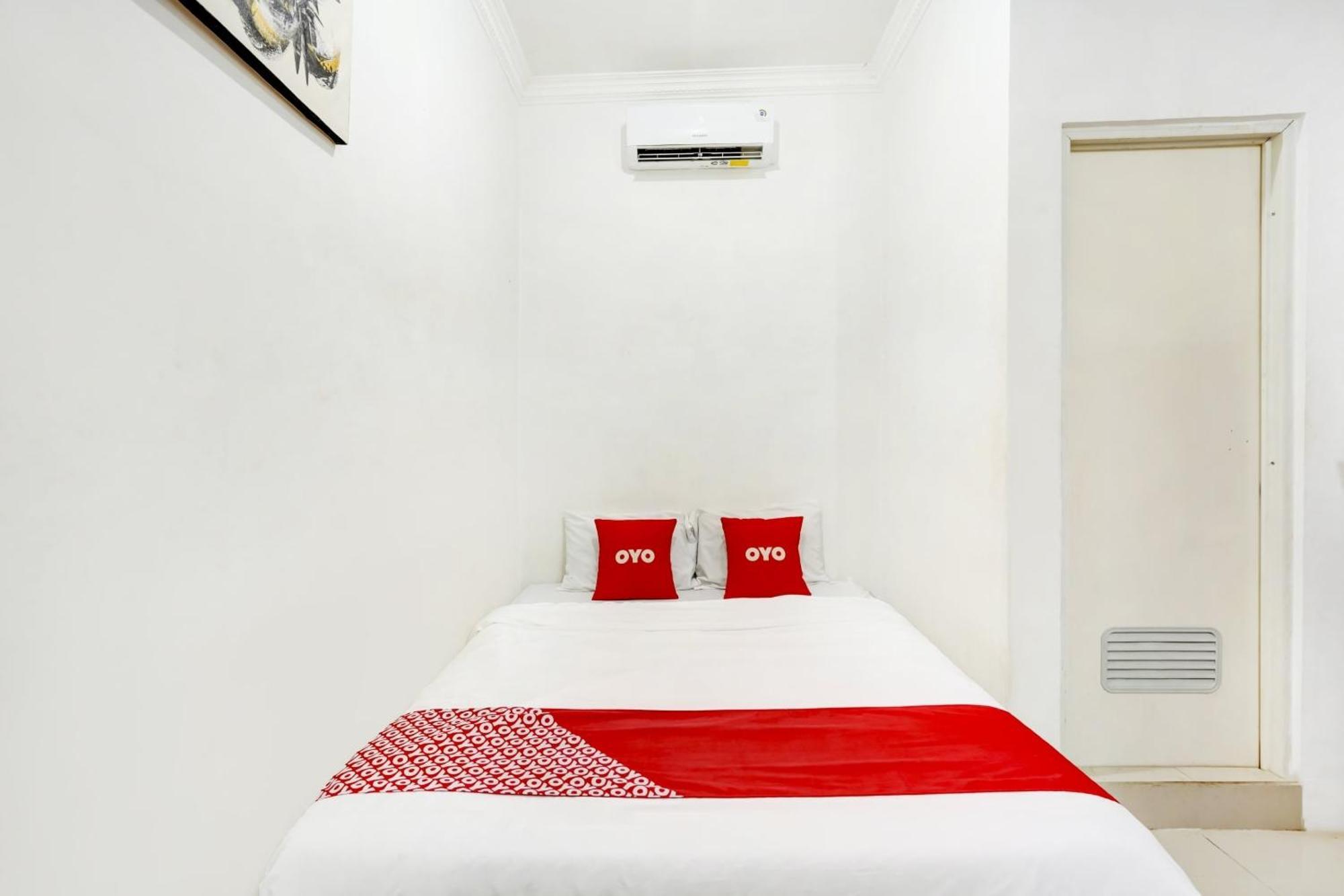 Super Oyo 3702 Homestay Bougenville Syariah Lamongan المظهر الخارجي الصورة