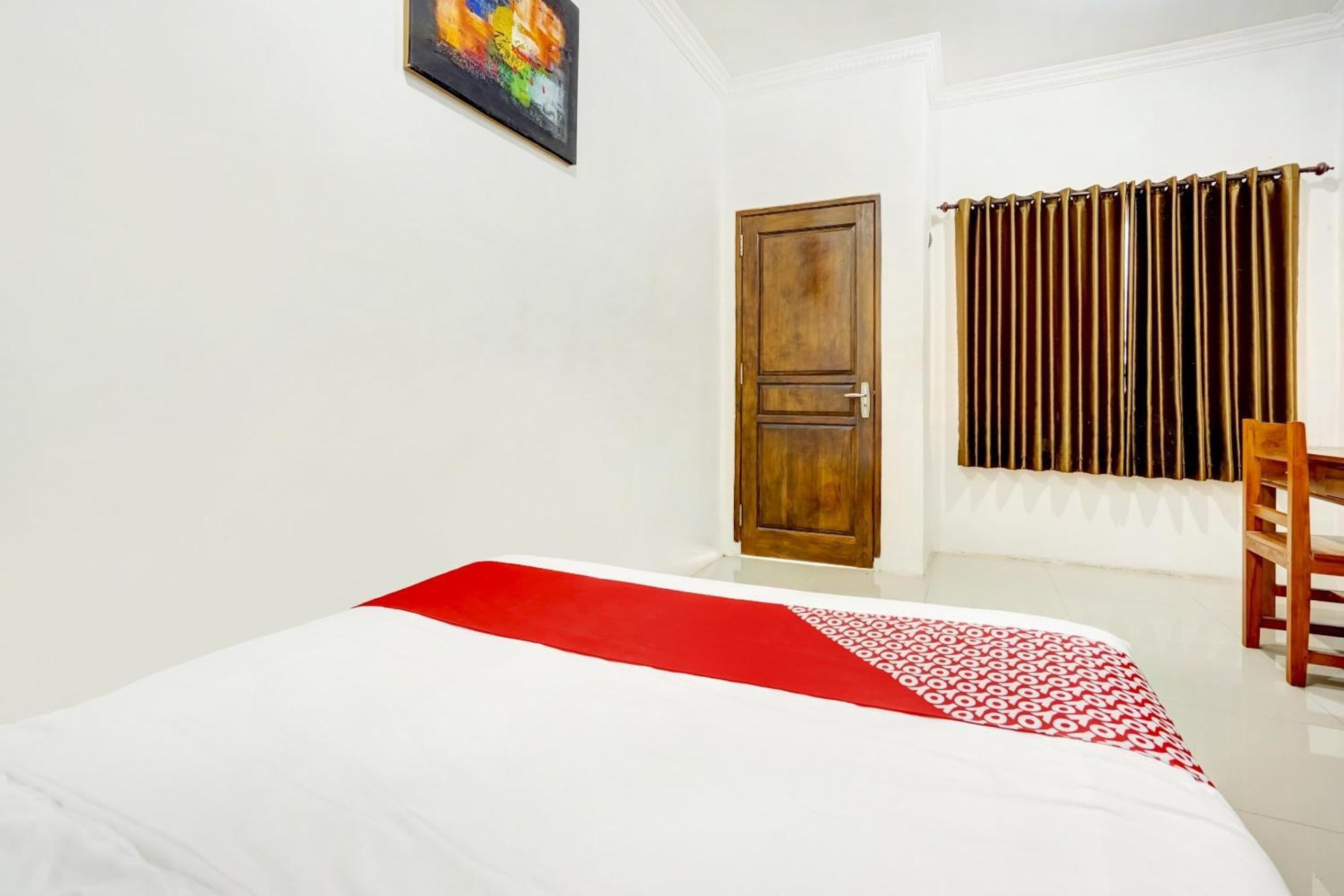 Super Oyo 3702 Homestay Bougenville Syariah Lamongan المظهر الخارجي الصورة