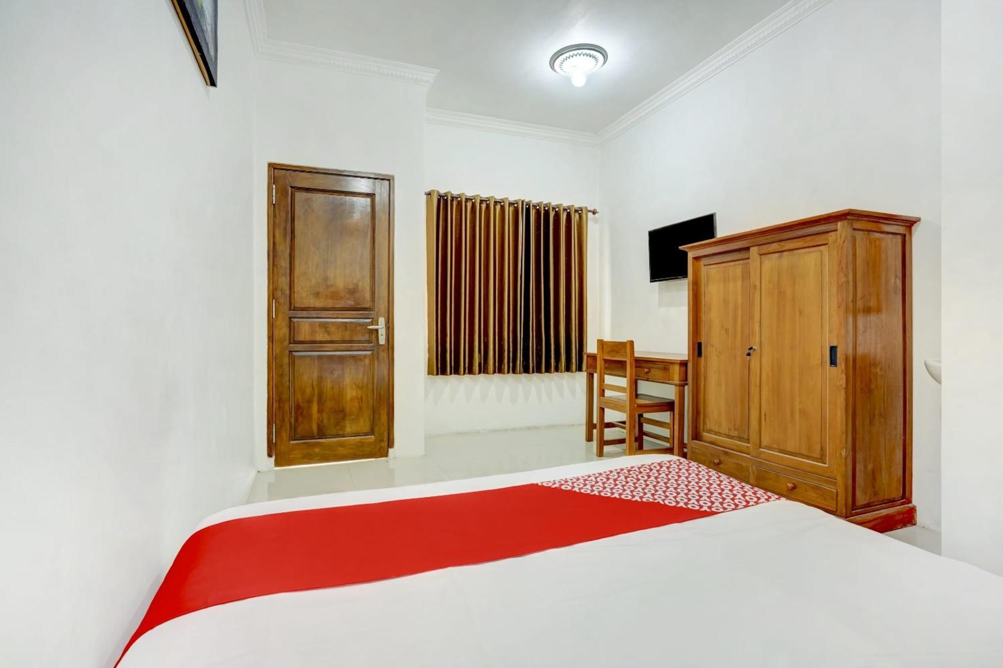 Super Oyo 3702 Homestay Bougenville Syariah Lamongan المظهر الخارجي الصورة