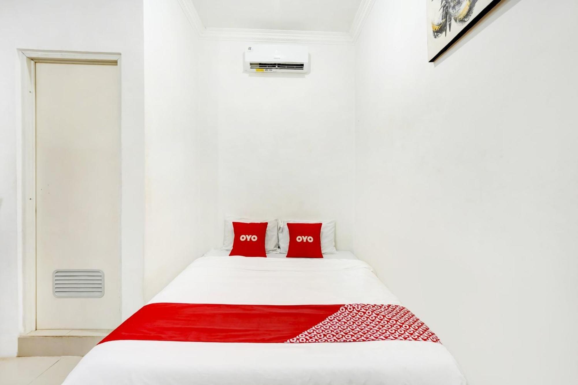 Super Oyo 3702 Homestay Bougenville Syariah Lamongan المظهر الخارجي الصورة